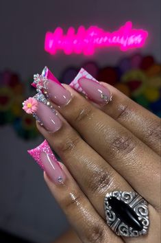 Short Nail Freestyle, Minimalist Nails Black Women, Medium Junk Nails, Minimalist Nails Black, 15th Birthday Nails, Pink Prom Nails Acrylic, Short Minimalist Nails, Peach Color Nails, Dominican Nails