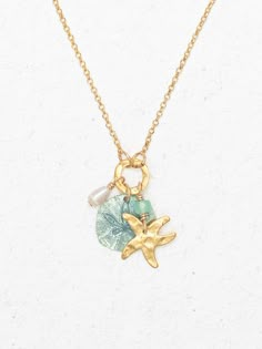 Ocean Theme Necklace, Cheap Cute Jewelry, Good Necklaces, Beach Aesthetic Accessories, Summer Shell Necklace, Gold Starfish Necklace, Beach Necklace Stack, Sea Necklace Aesthetic, Elegant Beach Jewelry