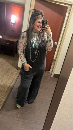 Embrace the Darkness: Gothic Edgy Style Foto Cowgirl, Embrace The Darkness, Casual Country Outfits, Western Wear Outfits, Looks Country, Wide Leg Romper, Nashville Outfits, Western Style Outfits