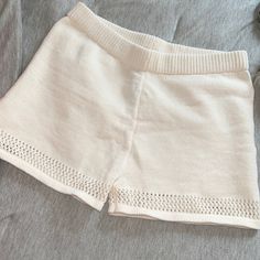 Brand New Tags Were Removed. Size Large. Super Cute Shorts White Knit Bottoms For Day Out, White Knit Beach Bottoms, Chic Cream Knit Bottoms, Trendy Knit Bottoms For Summer, White Knit Vacation Shorts, Trendy White Knit Bottoms, White Knit Shorts For Vacation, Knit Bottoms For Summer Day Out, Stretch Knit White Bottoms