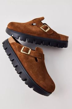 Birkenstock Papillio Boston Chunky Suede Clog | Urban Outfitters Birkenstock Boston Platform, Styling Birkenstocks, Cutesie Outfits, Thrift Manifest, Clog Outfit