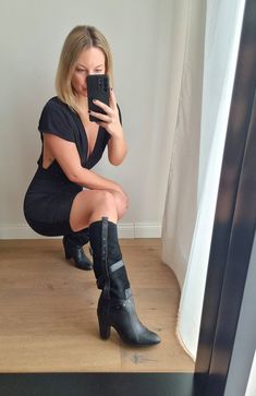 Boho style REPLAY heel boots.  Every item is hand-picked, not new. Size EU 38. My size is EU 38 and they fit me perfect. Black Ankle-high Moto Boots With Leather Sole, Black Leather Knee-high Boots With Snip Toe, Bohemian Leather Knee-high Boots, Western Suede Ankle-high Moto Boots, Boots Boho, Black Knee-high Moto Boots With Zipper Closure, Boho Boots, Slouchy Boots, Boots Suede