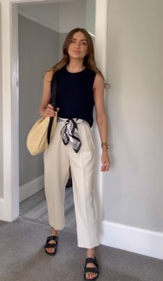 Outfits For Summer Travel, Sunday Summer Outfit, Effortless Wide-leg Pants For Spring, Effortless Straight Summer Pants, Linen Summer, Chic Neutral Summer Pants, Tailored Wide-leg Summer Pants, Navy Tshirt Outfit, Work Outfits Women Office Summer