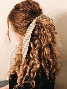 Girl With Curly Hair, Time Photography, Hair Scarf, Spring Hairstyles, Grunge Hair, Long Curly Hair, Long Curly, Ponytail Hairstyles, Scarf Hairstyles