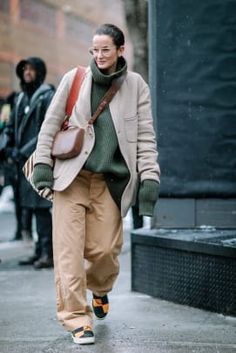 Short Black Jacket, Winter Essentials Clothes, Color Coordination, Fashion Trend Forecast, New York Street Style, New York Fashion Week Street Style, Black Jackets, Autumn Street Style