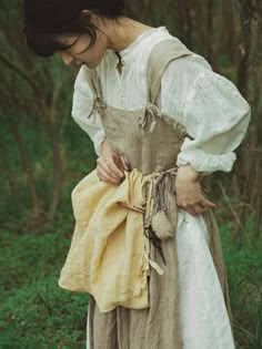 Composition : 100% washed linenColor : melange yellowCountry of Origin : KOREA Apron Dress Aesthetic, Victorian Farmer Clothing, Victorian Outfit Women, Midevil Peasant Clothes, Baking Outfit Aesthetic, Medievalcore Outfit, Summer Fantasy Outfit, 1800s Fashion Poor, Cute Barista Outfit