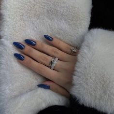 Plongez dans la tendance estivale 2024 avec des ongles inspirés par les nuances de bleu chromé, turquoise, et bleu du Nil. Brillez tout l'été avec ces looks éblouissants! Cruise Nails, Blue Gel Nails, Boho Nails, Beauty Aesthetic, Minimalist Nails, Fire Nails, Classy Nails, Types Of Nails