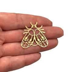 Raw Brass Egyptian Fly Amulet Charm,Laser Cut Egyptian Fly Amulet Charm Size: Approx 31.6.x29.6mm Hole: Approx 1.5mm Quantity: 1pcs in a pack Made of Brass Lead free, nickel free Ceramic Eye, Amulet Charm, How To Make Paint, Sun And Stars, Christmas Penguin, Brass Charms, 24kt Gold, Resin Beads, Gold Plated Chains