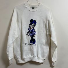 Vintage Minnie Mouse Design Jerzees By Russell 50% Polyester, 50% Cotton Medium Size (38-40) White Color Long Sleeves Comfortable Fit Classic Crew Neck Sweatshirt Iconic Disney Character Print Features: Winter Size: Womens M Condition: New With Tags Butterfly Crewneck, Vintage Minnie Mouse, Minnie Mouse Sweatshirt, Horse Sweatshirts, North Face Pullover, Flannel Sweatshirt, Floral Hoodie, Cropped Crewneck, Blue And White Style