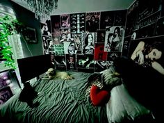 Dark Themed Apartment, Tapestry Bedroom Grunge, Grunge Room Decor Punk Rock Bedroom Ideas, Grunge Punk Room Aesthetic, Dark Grunge Room Ideas, Grunge Closet Room