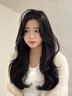 Asian Ponytail Hairstyles, Blowout Hair Asian, Asian Butterfly Haircut, Korean Wavy Hair Medium, C Perm Korean Curls, Korean Curtain Bangs Long Hair, Wavy Korean Hair, Long Hair Korean Style Haircuts