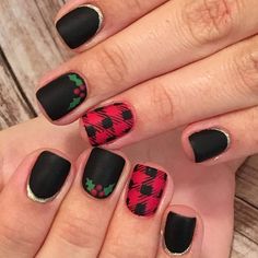 Sanctuary Spa at Tradition on Instagram: “❤🖤❤ it's a matte kind of #christmas #nailsbyjustine #christmasnails #plaidnails #holidaynails #nailsofinstagram #nailart #naildesign…” Red Black Plaid Nails, Christmas Nails Buffalo Plaid, Buffalo Plaid Nail Designs, Buffalo Plaid Nails Christmas, Buffalo Plaid Nails, Winter Black Nails, Plaid Nails, Awesome Nails, Holiday Nail