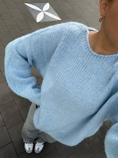 Blue Sweater Outfit, Look Legging, Oversized Sweater Women, Skandinavian Fashion, Uni Outfits, Looks Party, All Jeans, Stockholm Fashion, Winter Fits