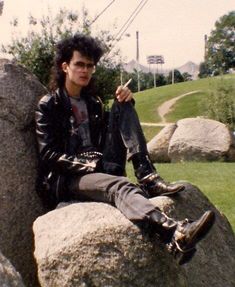 70s Goth Fashion Men, 80s Trad Goth Outfits Men, 80s Trad Goth Men, New Wave Fashion Men, 80s Goth Men, Trad Goth Outfits Men, Trad Goth Men, 70s Goth Fashion, Goth Guy Aesthetic