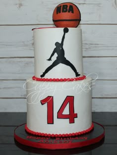 Jordan Cake Ideas, Basketball Cakes, Basketball Birthday Cake, Nba Basket, Basketball Theme Party, Baseball Cake, Basketball Cake