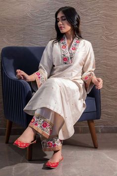 Ivory Raw Silk Salwar Kameez Purple Pakistani Kurti Pant - Etsy UK Niti Bothra, Kurta Palazzo Set, Kurti Sets, Kameez Designs, Salwar Designs, Salwar Kamiz, Palazzo Set