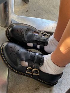 Doc Martens Aesthetic, French Outfits, Doc Martens Outfit, Fall Lookbook, White Socks, Doc Martens