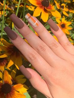 42 Gorgeous Fall Nails That Are Trending This Year - With Houna Ongles Beiges, Brown Acrylic Nails, Brown Nail, Thanksgiving Nail Designs, October Nails, Plaid Nails, Fall Acrylic Nails