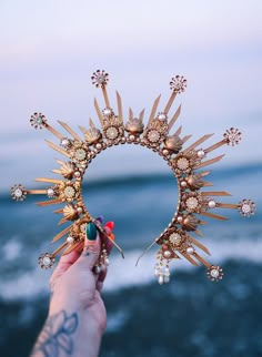 The cute Mermaid halo crown is made of seashells, sparkling rhinestones and glass pearls. The crown will be a great accessory for a photo shoot, a festival, carnival or as part of a Halloween costume. This crown was made for the goddess that you are. :) This unique fashion accessory will enhance your Festival or Halloween costume. A crown is a great prop for artistic photography or make-up. You will love this headdress and it will serve you well.  Crowns from our studio are artworks, each piece Season Costumes, Crown Halloween Costume, Sea Crown, Costume Mermaid, Festival Crown, Tiara Gold, Crown Halo, Headband Gold, Mermaid Crown