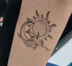 tatuagem Small Waves Tattoo, Women's Tattoo, Sun Tattoo, Moon Tattoo, Beach Waves, Arm Tattoo, Small Tattoos, Tattoos For Guys