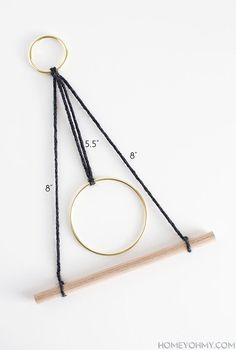 a pair of scissors and some string on a white surface with the measurements for each item