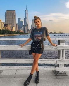 Outfits para no cambiarte mil veces antes de salir Dr Martens Outfit, Doc Martens Outfit, Nyc Street Style, Jordan Outfits, Pierre Hardy, Fashion Blogger Style, Victoria Secrets, Autumn Street Style, Festival Looks