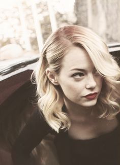 Shoulder length, wavy hair on Emma Stone Curls For Medium Length Hair, Wedding Hairstyles Medium Length, Medium Curls, Best Wedding Hairstyles, Shoulder Length Hair Cuts, Wedding Hair Down, Olivia Palermo