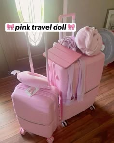 Airport Outfit Pink Luggage, Girly Travel Aesthetic, Pink Luggage Aesthetic, Cute Luggage Aesthetic, Travel Luggage Aesthetic, Pink Travel Aesthetic, Shopping Spree Bags, Pink Lifestyle Aesthetic, Luggage Sets Cute