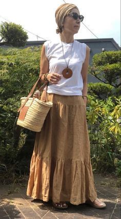 Conservative Boho Fashion, Pleated Maxi Skirt Outfit, Look Hippie Chic, Look Boho Chic, Stylish Outfits For Women Over 50, Maxi Outfits, Maxi Skirt Outfits, Over 50 Womens Fashion, Long Dress Casual