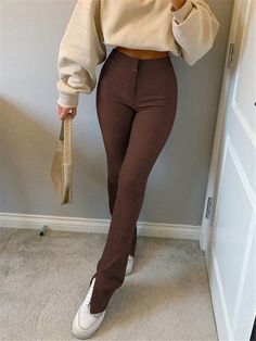 Indie Pants, Brown Flare Pants, Aesthetic Outfits Y2k, Brown Flares, Y2k Aesthetic Outfits, Elegante Casual, Stretchy Leggings, Brown Pants, Style Streetwear