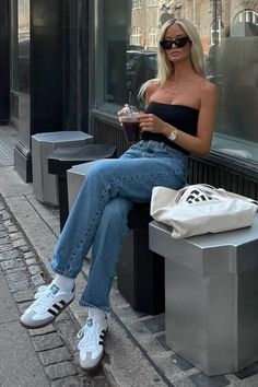 Classic, stylish, and versatile, the Adidas Samba can be worn with a variety of outfits, and I selected the best I could find for you to feel inspired. Midi Dress Europe, Jw Pei Saddle Bag Outfit, Wharf Outfit, Neutral Outfit Spring, Job Outfits, Stile Kylie Jenner, Looks Adidas, Adrette Outfits, Adidas Samba Outfit