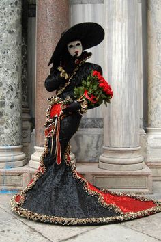 Photo, carnaval de venise, masques, costumes Venetian Costumes, Venice Carnival Costumes, Costume Carnaval, Venice Mask, Venetian Carnival Masks, Venetian Carnival, Carnival Of Venice, Venice Carnival, Venetian Masquerade