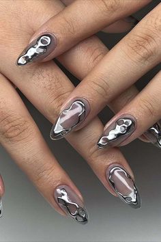 Transform your nails into liquid metal allure with these sheer black base, adorned by abstract silver designs by @a4ngelnails. Embrace an edgy and futuristic vibe with this chic and mesmerizing nail art, perfect for making a bold statement. Edgy Nail Art, Nail Art Chrome, 3d Nail Designs, Silver Nail Art, Nagellack Trends, Chrome Nail Art, Chrome Nails Designs, Silver Nail, Edgy Nails