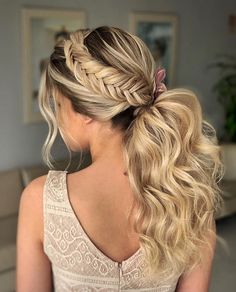 20 penteados de festa com acessórios: tiaras, grampos e presilhas em coques, semi presos, rabos de cavalo (ponytail) e tranças para madrinhas de casamento e formandas penteado de festa rabo de cavalo com trança Elegant Ponytail, Azul Serenity, Mermaid Hair, Everyday Hairstyles, Party Hairstyles, Hair Pictures, Bride Hairstyles