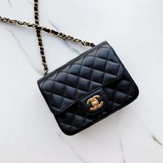 The Best First Chanel Bag? - Chase Amie Mini Chanel Bag, Designer Handbags Chanel, Mini Chanel, Cheap Purses, Bag Prada, Bag Chanel, Chanel Couture, Handbags Affordable