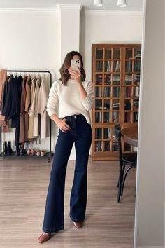 Flared Jeans Outfit Fall, Flare Outfits, Flair Jeans Outfit, Dark Jeans Outfit, Dark Flare Jeans, Flare Jean Outfit, Flare Outfit, Bootcut Jeans Outfit, High Waisted Jeans Outfit