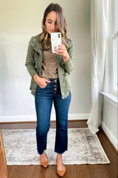 Black Cropped Pants Outfit, Casual Teacher Outfit, Secretary Outfits, Casual Work Outfits Women, Work Clothes, Field Jacket, Fall Style, Petite Outfits, Mom Outfits