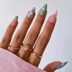 Nails Design Checkered, Trendy Oval Nails Designs, Short Oval Nails Ideas Summer, Modern Spring Nails, Autumn Nail Designs Short, Funky Nail Art Trendy Summer, End Of School Nails, Oval Nails Autumn, Funky Nails Inspo Summer