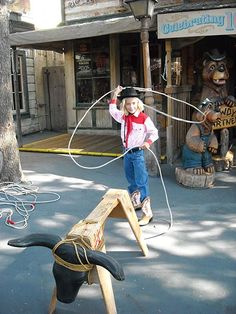 Calf roping lessons make a great western party activity Country Western Parties, Rodeo Birthday Parties, Cowboy Theme Party, Calf Roping, Wild West Theme, Wild West Party, Western Birthday Party, Rodeo Party, Country Party