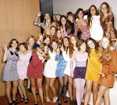 Miracle Eye, 70s Mode, College Girl Fashion, Look Retro, Sorority Girl, Ribbed Dress, Gal Pal