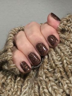 Nails Brown With Glitter, Brown Glitter Dip Powder Nails, Brown Nails Gold Glitter, Bronze Sparkle Nails, Dark Brown Glitter Nails, Bronze Glitter Nails, Brown And Gold Nails Short, Glitter Brown Nails, Brown Nails With Gold Glitter