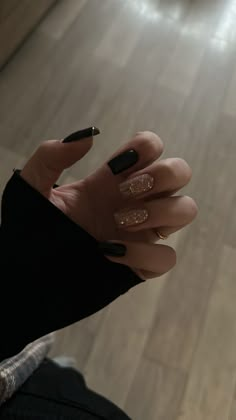 Ногти, маникюр, черный маникюр, блестки Blue Shellac Nails, Holiday Acrylic Nails, Mickey Nails, Girly Acrylic Nails, French Tip Acrylic Nails, Pretty Gel Nails, Instagram Nails