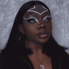 Halloween Makeup Dark Skin, Halloween Makeup Looks Black Women, Halloween Makeup Black Women, Afropunk Makeup, Unique Makeup Ideas Creative, Unique Eyeliner Looks, Unique Makeup Looks, Egyptian Eye Makeup, Easy Halloween Makeup Ideas