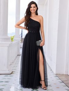 This Dress is fashionable for every occasion. the dress is made-to-order by professional tailors. You can choose from 50 colors, Regular sizes 2 to 16 and plus sizes 14w to 26W. Custom size is also available. Long Black Formal Dress, Empire Waist Evening Dress, Maxi Dresses Formal, Tulle Maxi Dress, Chic Jumpsuit, Dresses Romantic, Formal Wear Dresses, Prom Dresses Sleeveless, Maxi Bridesmaid Dresses