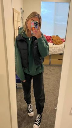 Best Dress Outfits, Drivers Test Outfit, Comfy Outfit Inspo Winter, Cute School Fits Winter, Girlfriend Outfits Casual, Cute Fit Inspo School, Kakhi Pants Outfit Women, 62 Degree Weather Outfit, Cold Day Fits