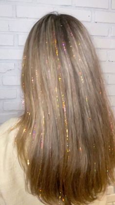 Taylor Swift Concert Outfit Ideas | Lauren Erro Hair Tinsel, Fairy Hair, Hair Stylies, Glitter Hair, Gold Hair, Dream Hair, Hair Transformation, Aesthetic Hair, Hair Extension