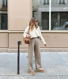 Neutral Color Outfits Women Casual, Ootd Pantalon Beige, Tazz Outfit, Casual Neutral Outfits, Womens Spring Fashion Outfits, Fall Outfits Casual, Neutral Fall Outfits, Instagram Creator, Womens Winter Fashion Outfits