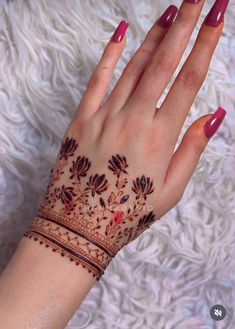 Stylish Mehndi Designs For Hands, Modern Mehndi Designs Aesthetic, Modern Mehndi Designs Minimal Back Hand, Henna Tattoo Designs Simple Unique, Tattoo Mehndi Designs Unique, Henna Designs On Thigh, Simple Stylish Mehndi Designs, Minimalist Mehendi, Henna Modern