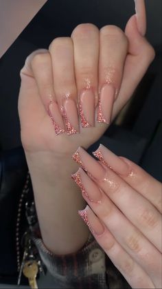 Rose Gold Nails Acrylic For Prom, Long Acrylic Nails Rose Gold, Cute Rose Gold Nails, Rose Gold Square Nails, Nails Short Latina, Rose Gold And Gold Nails, Rose Gold Prom Nails Acrylic, Rose Gold Nails For Prom, Rose Gold Nails Acrylic Square