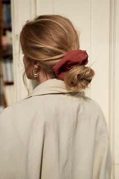 Long Hair Haircut, Low Bun, Penteado Cabelo Curto, Yoga Photography, Hair Envy, 가을 패션, Messy Hairstyles